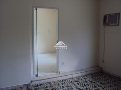 Casa à venda no Centro: 