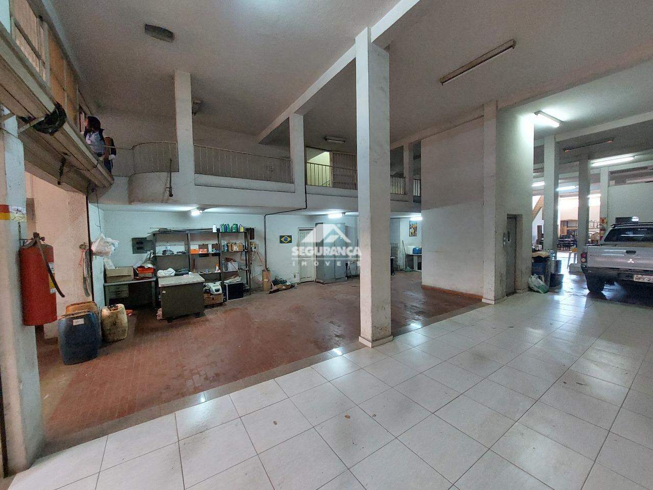 Prédio Comercial para aluguel no Centro: GARAGEM