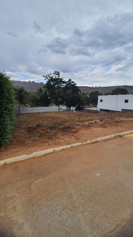 Lote em condomínio à venda no RETIRO DOS LAGOS: 