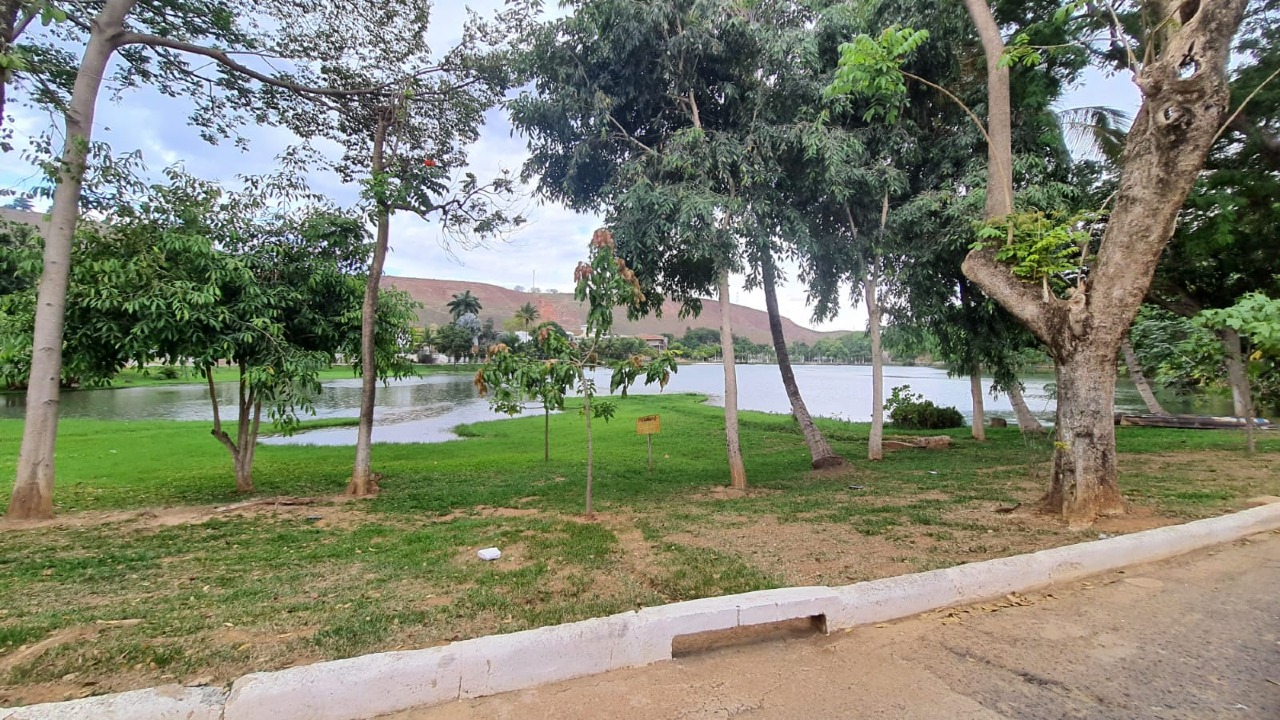 Lote em condomínio à venda no RETIRO DOS LAGOS: 