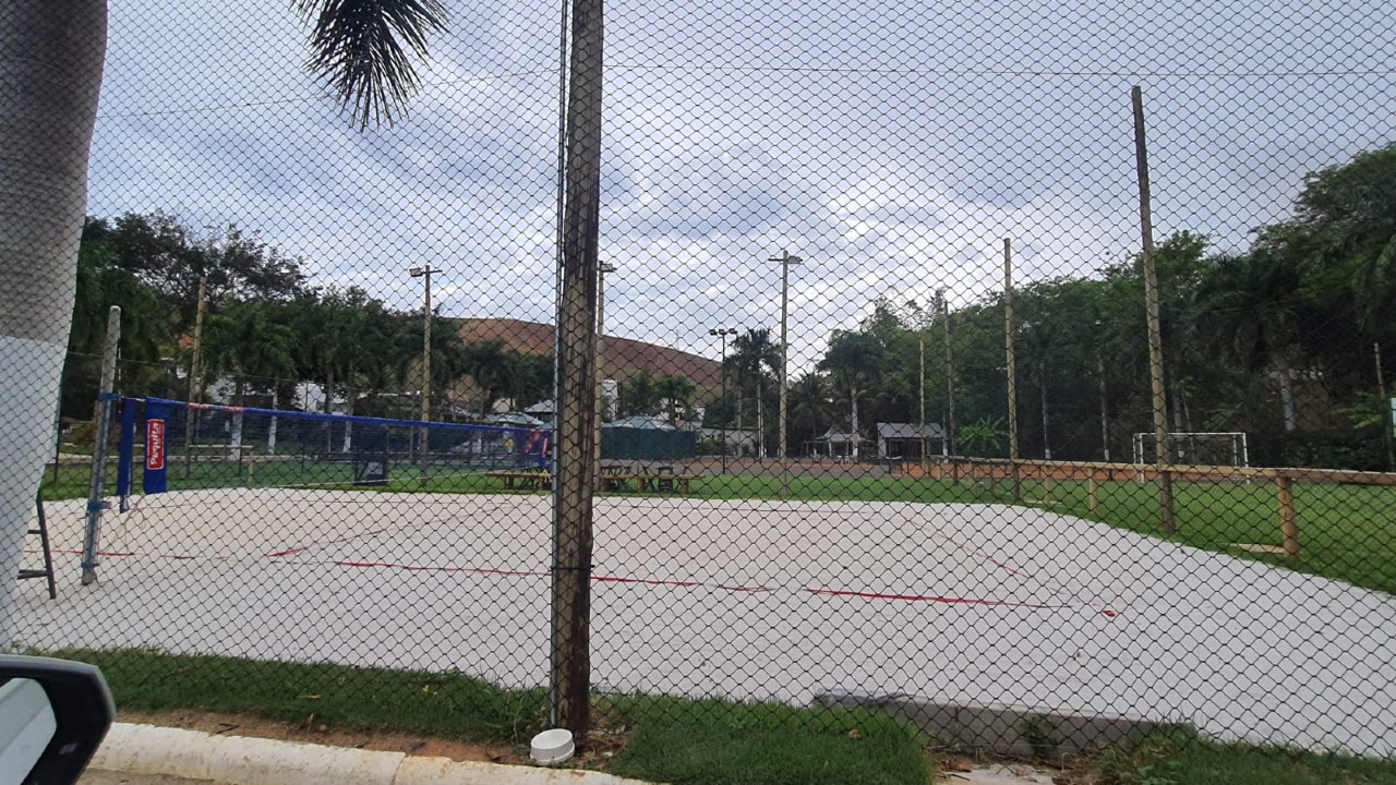 Lote em condomínio à venda no RETIRO DOS LAGOS: 