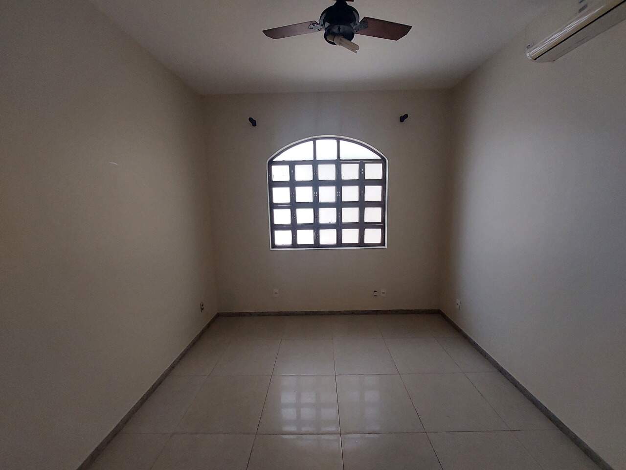 Casa para aluguel no Ilha dos Araújos: QUARTO (1)
