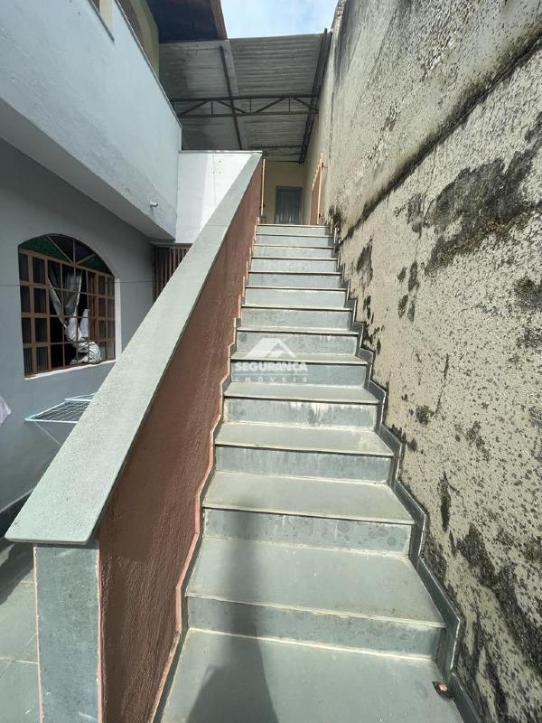 Casa à venda no SANTA HELENA: ESCADA PARA TERRAÇO