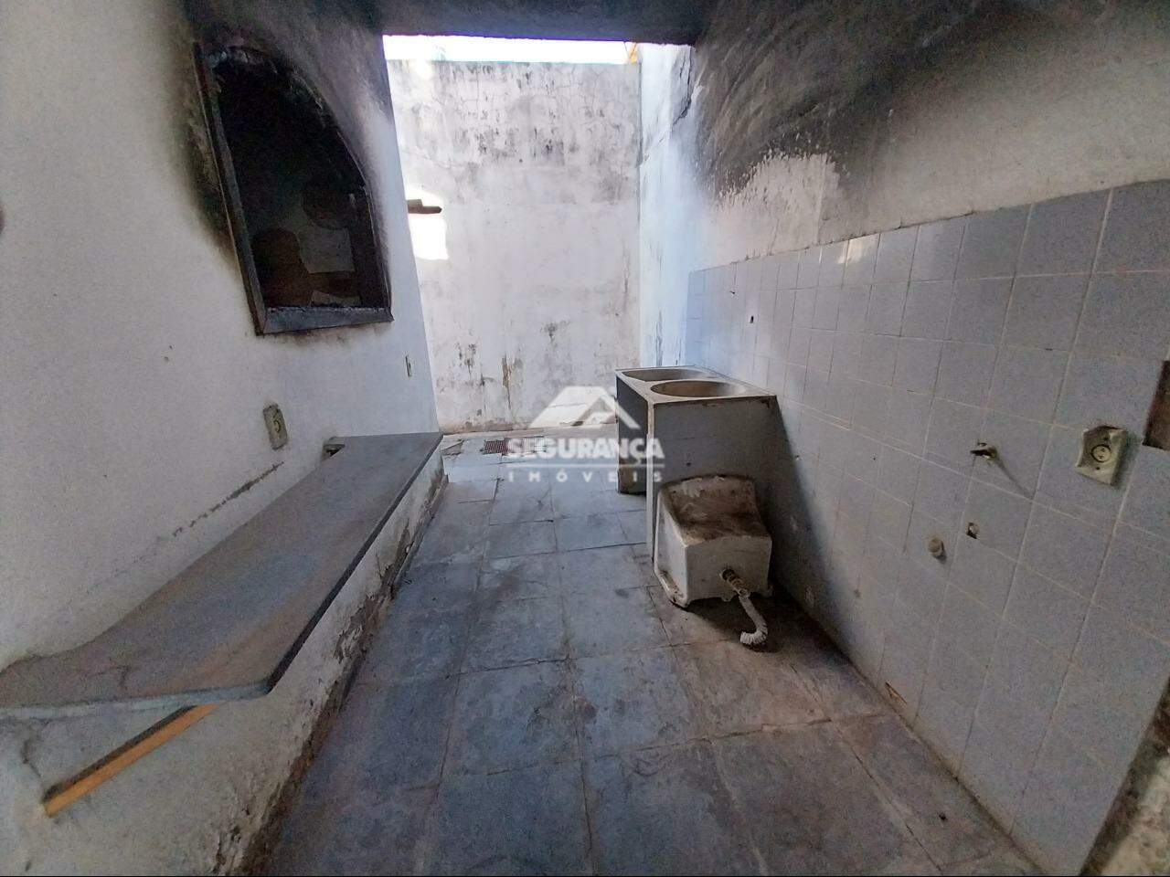 Casa comercial para aluguel no Centro: ÁREA DE SERVIÇO