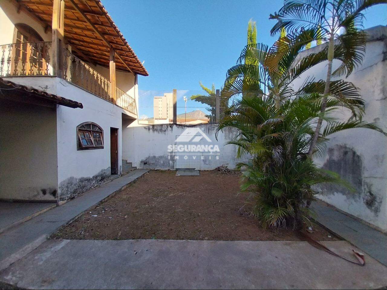 Casa comercial para aluguel no Centro: QUINTAL