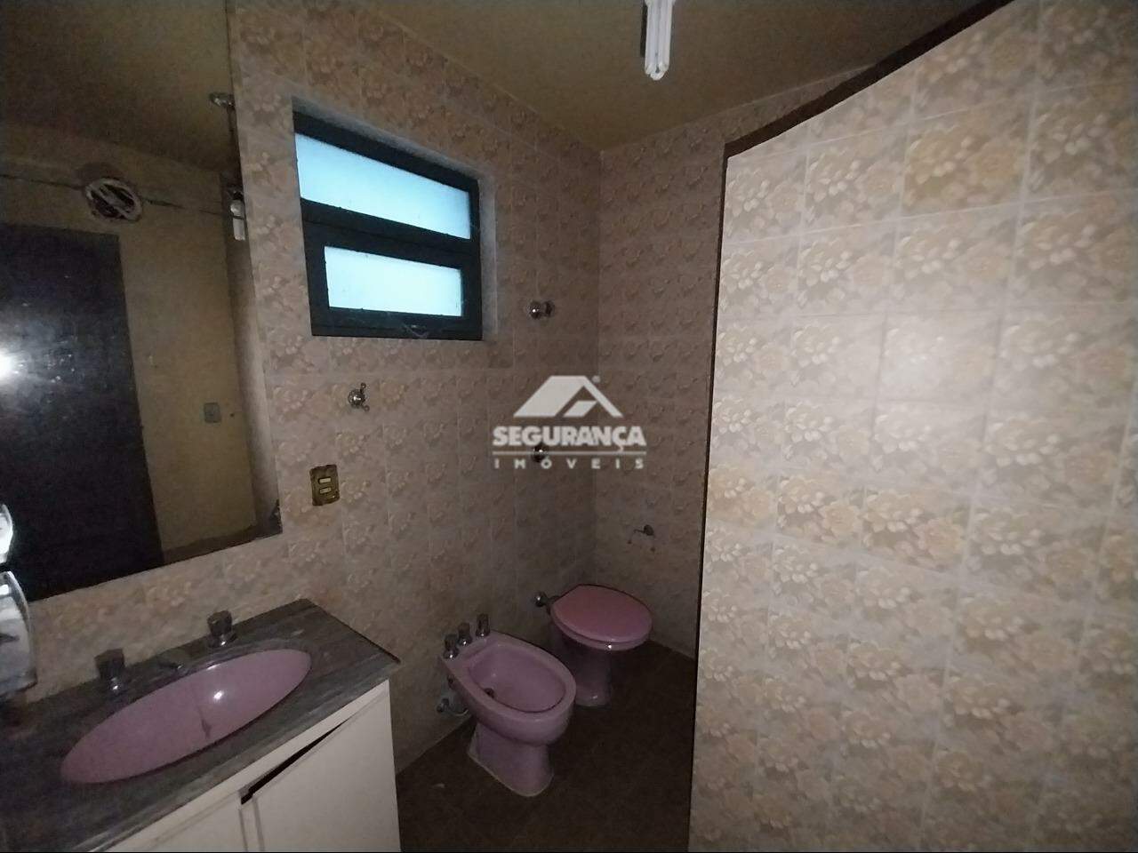 Casa comercial para aluguel no Centro: BANHEIRO SUÍTE