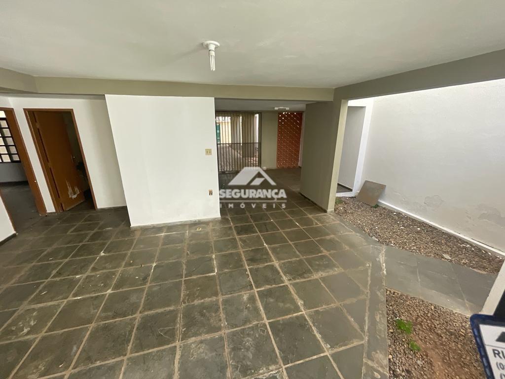 Casa à venda no Ilha dos Araújos: ÁREA NOS FUNDOS