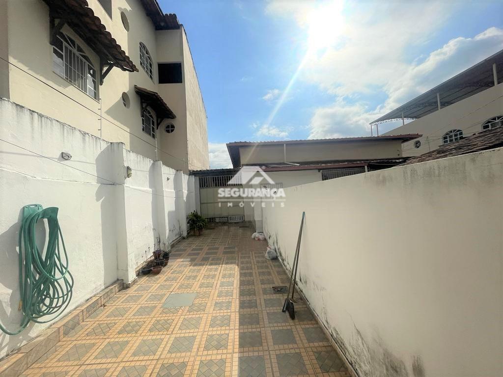 Casa à venda no VILA BRETAS: ÁREA LATERAL