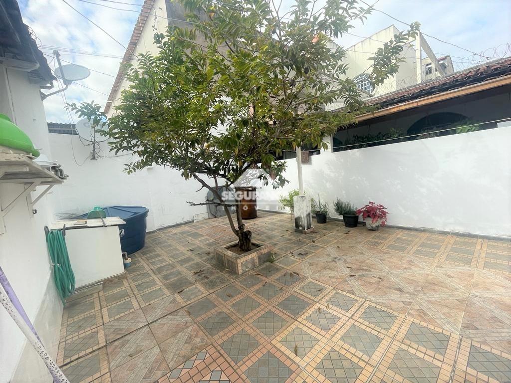 Casa à venda no VILA BRETAS: ÁREA NOS FUNOS