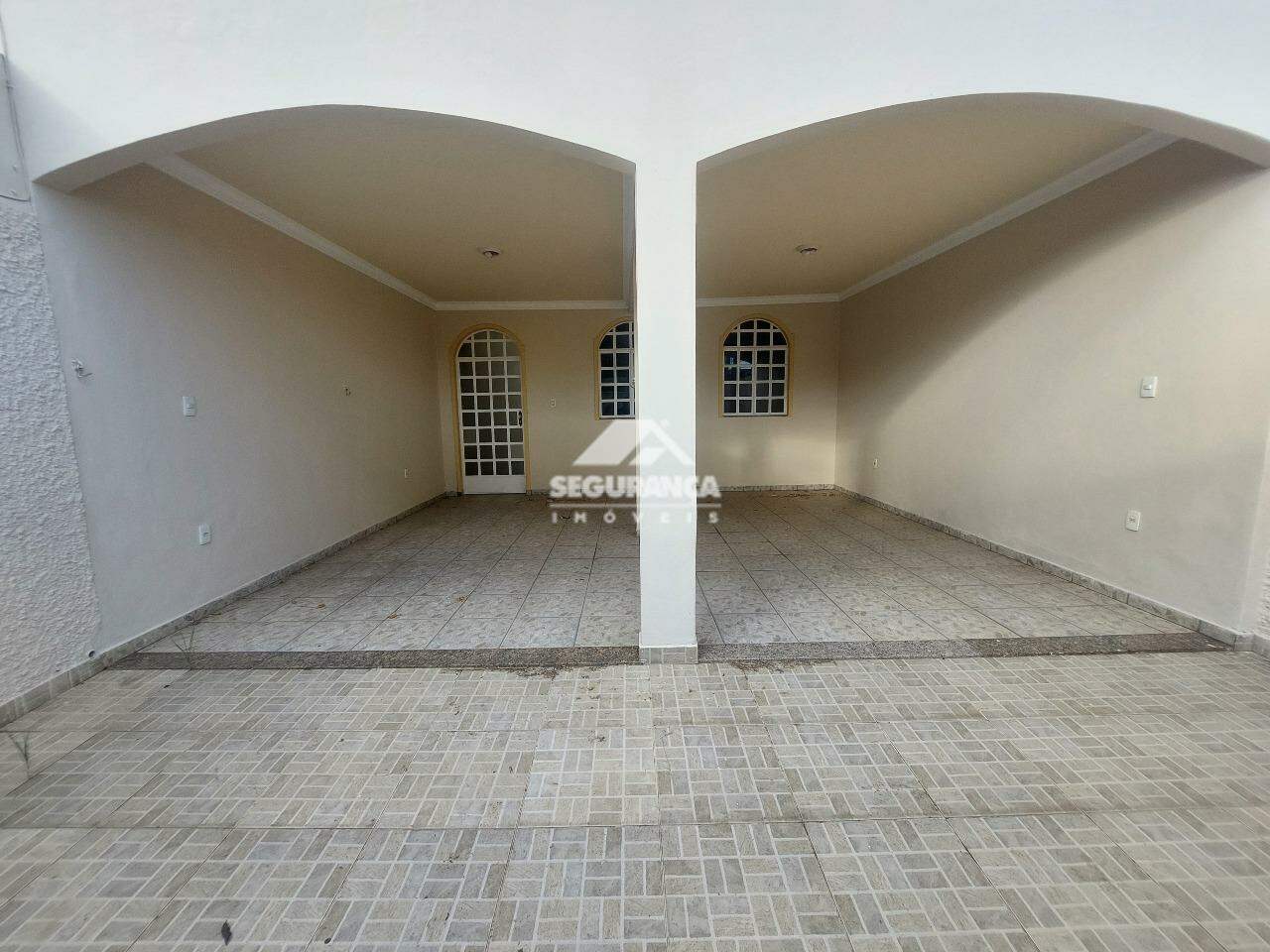 Casa para aluguel no JK II: GARAGEM
