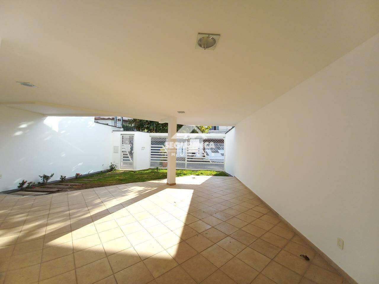 Casa para aluguel no SANTO AGOSTINHO: GARAGEM