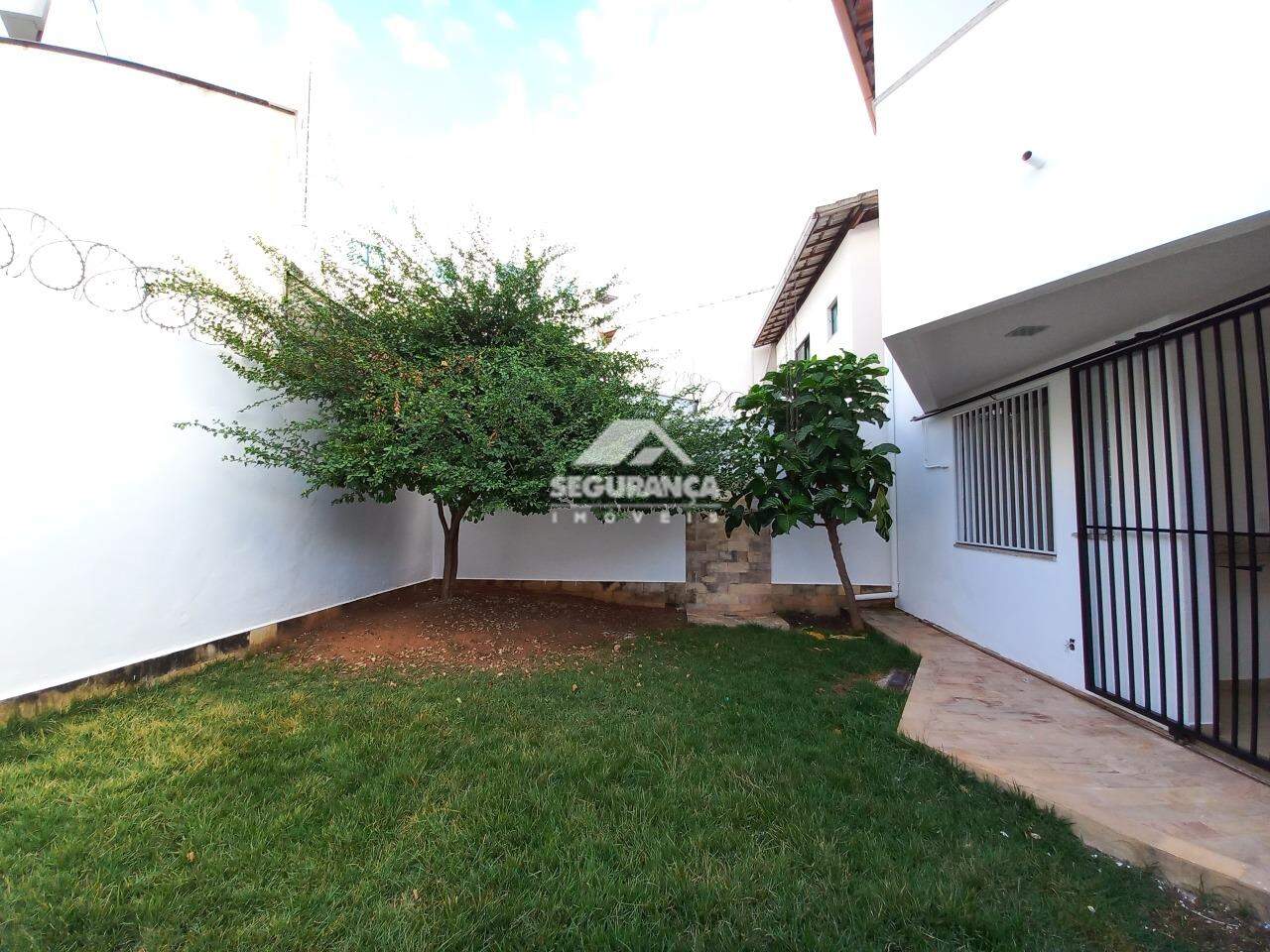 Casa para aluguel no SANTO AGOSTINHO: QUINTAL
