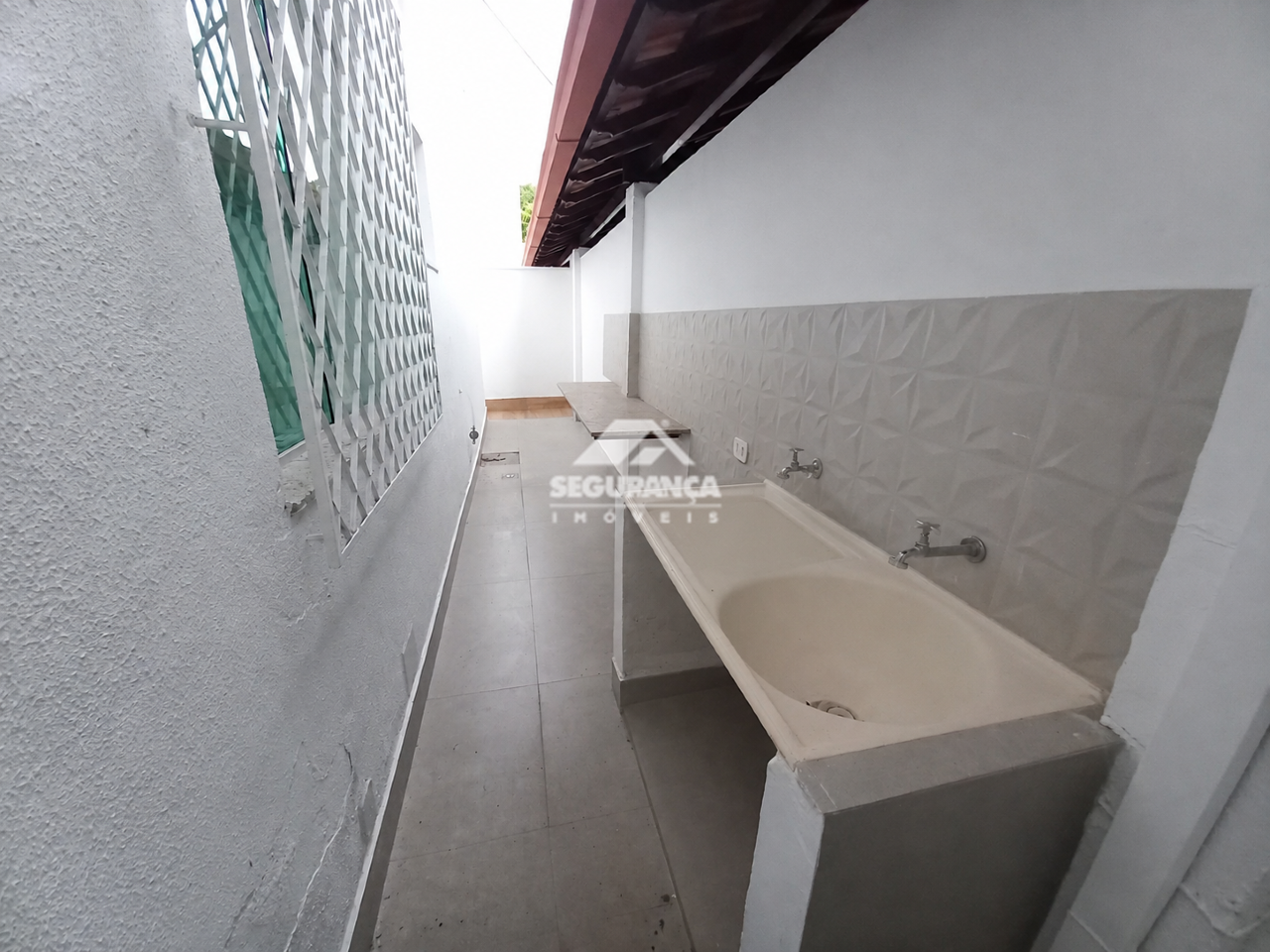 Casa para aluguel no Ilha dos Araújos: ÁREA DE SERVIÇO