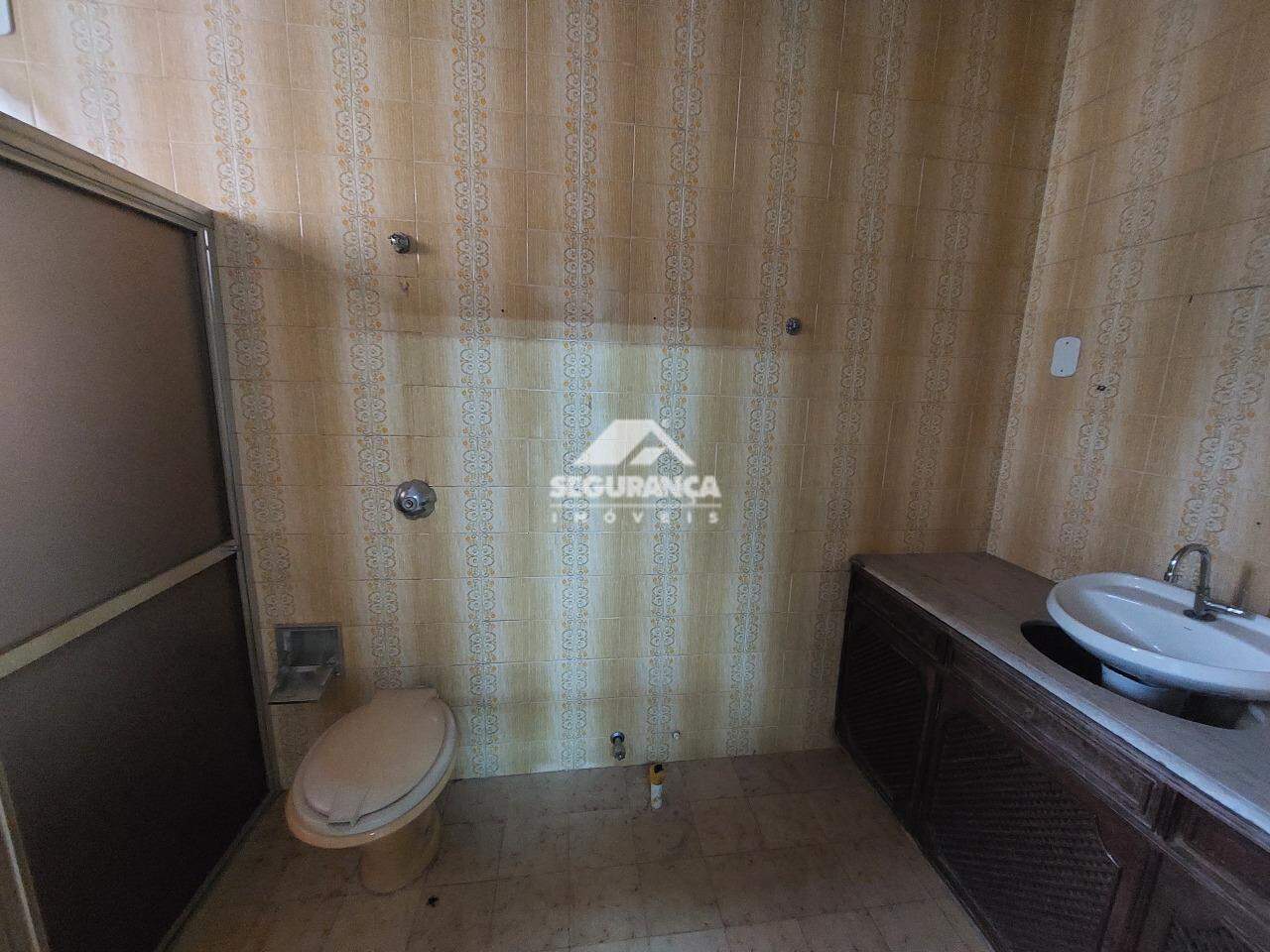 Casa para aluguel no Centro: BANHEIRO SUITE