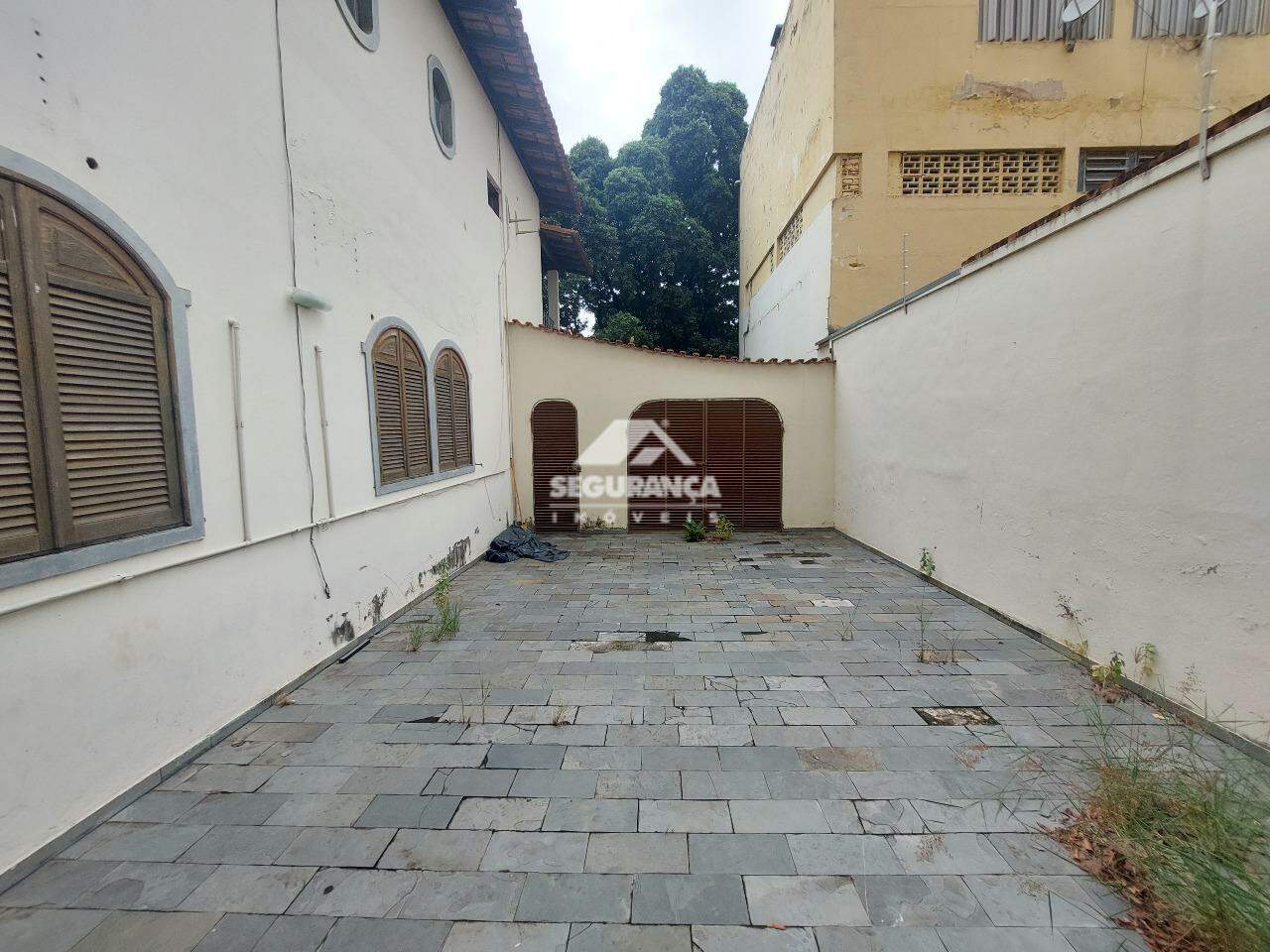 Casa para aluguel no Centro: GARAGEM