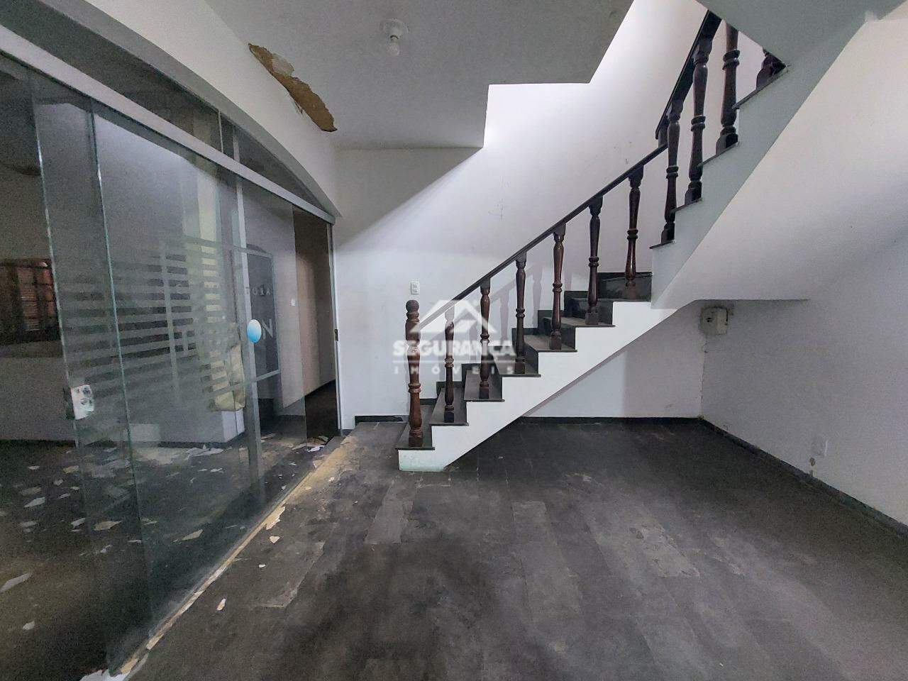 Casa para aluguel no Centro: HALL DE ACESSO AO 2º PAVIMENTO