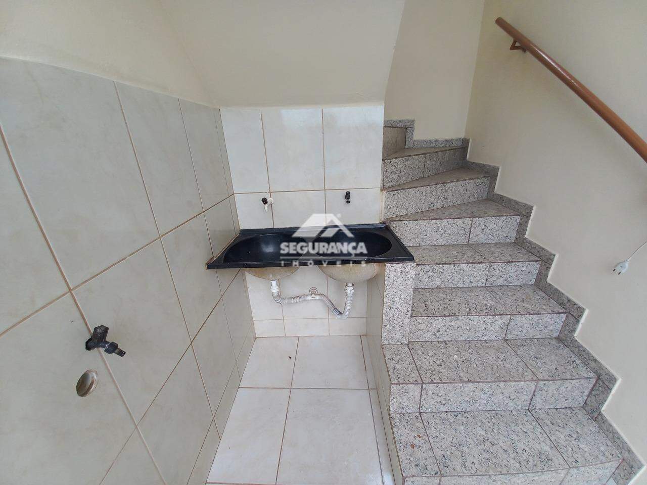 Apartamento para aluguel no VALE PASTORIL: ÁREA DE SERVIÇO