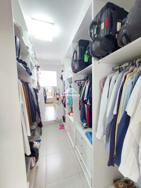 Casa para aluguel no Centro: CLOSET