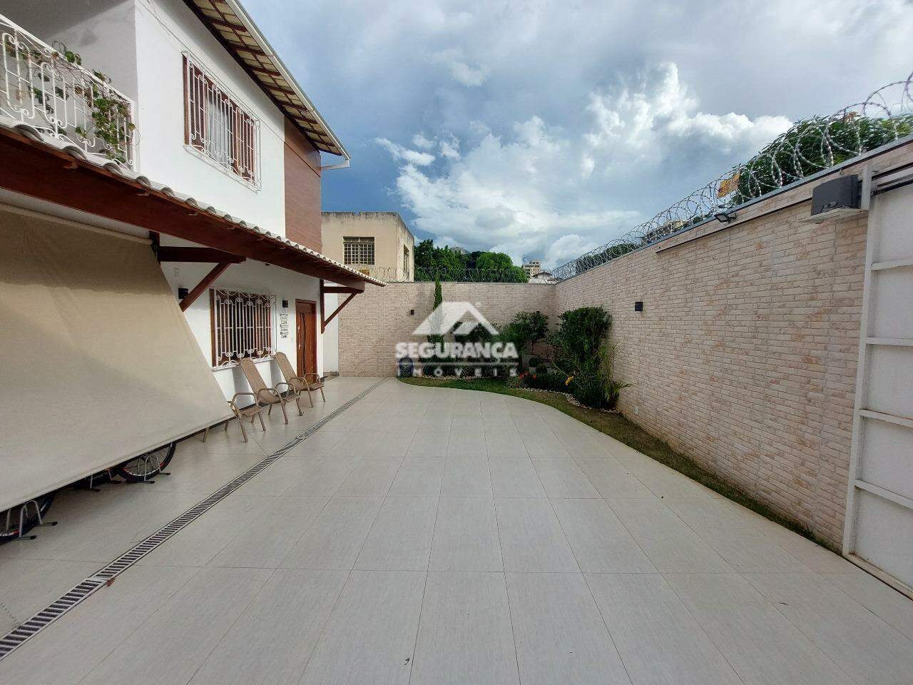 Casa para aluguel no Centro: QUINTAL