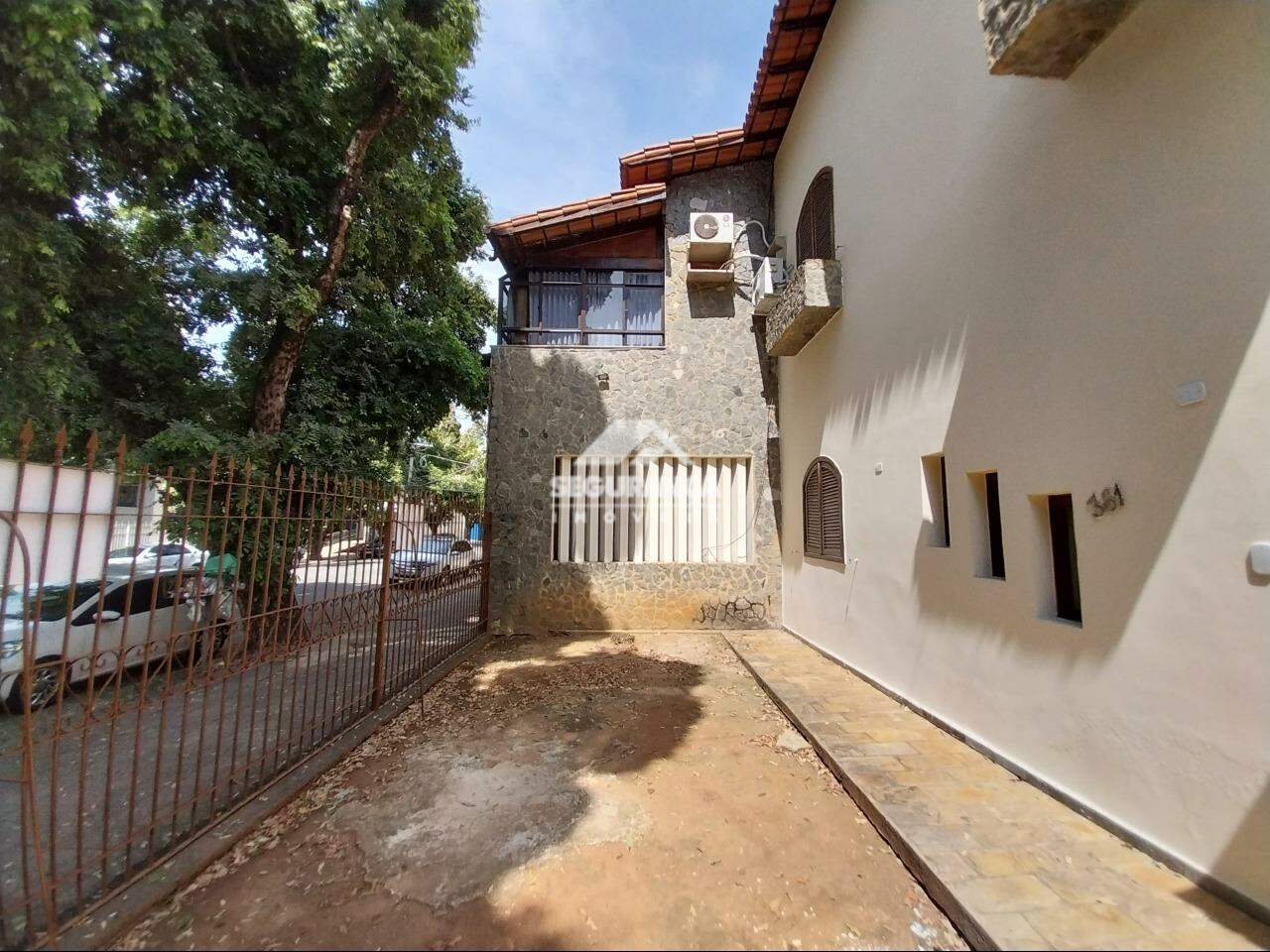 Casa para aluguel no Centro: QUINTAL