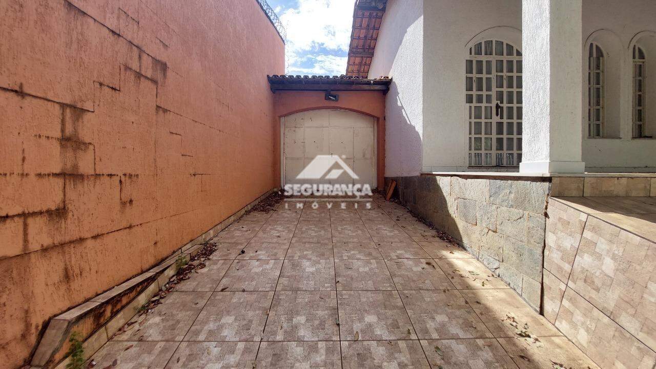 Casa comercial para aluguel no Esplanada: GARAGEM