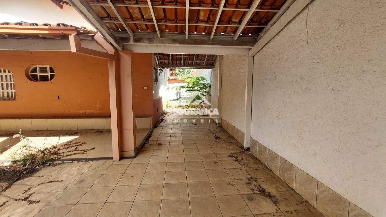 Casa comercial para aluguel no Esplanada: GARAGEM