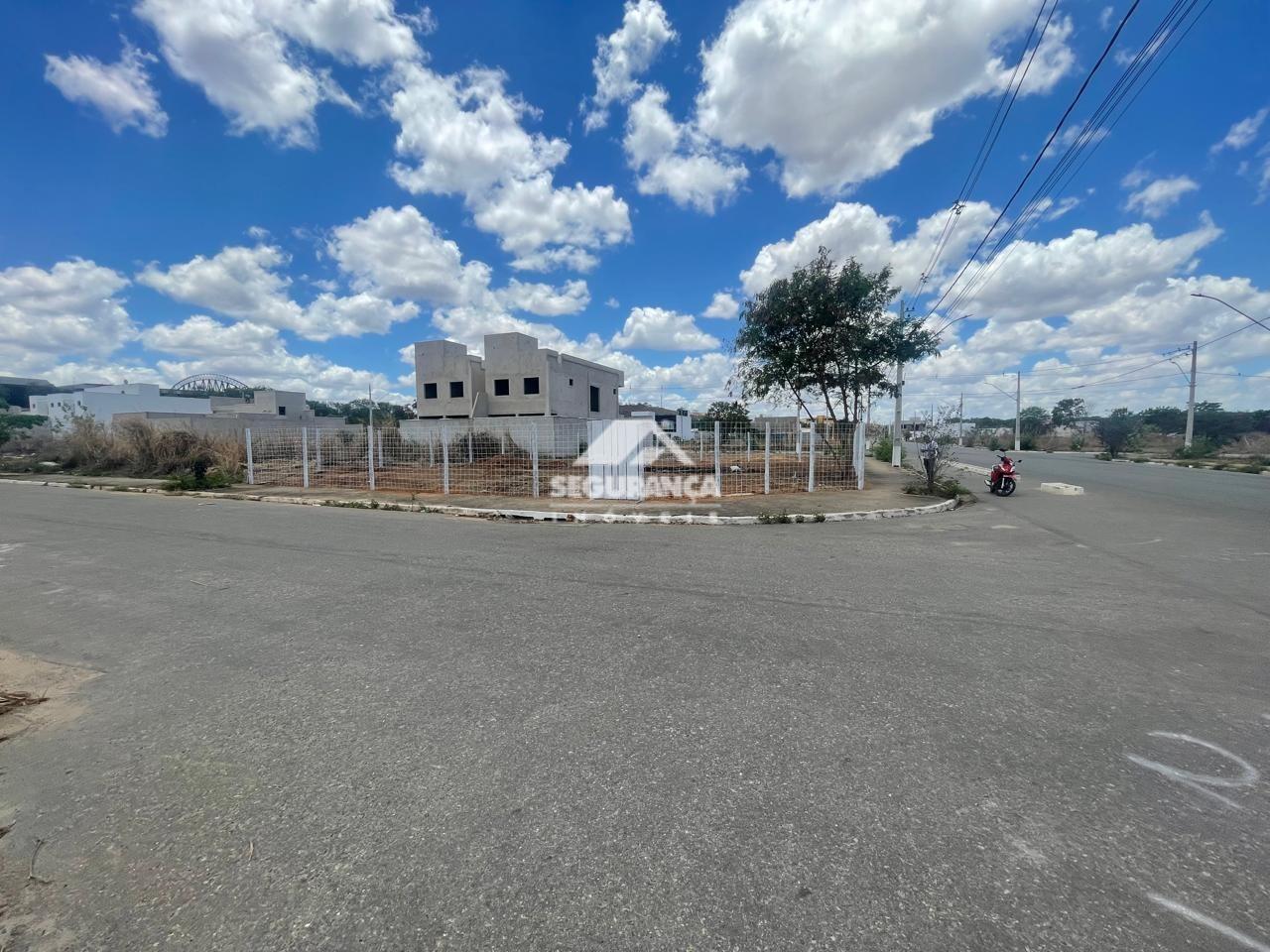 Lote à venda no Univale: 