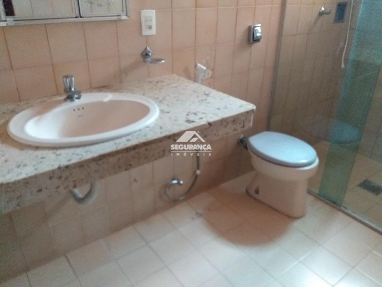 Casa à venda no ESPLANADINHA: BANHEIRO SUITE