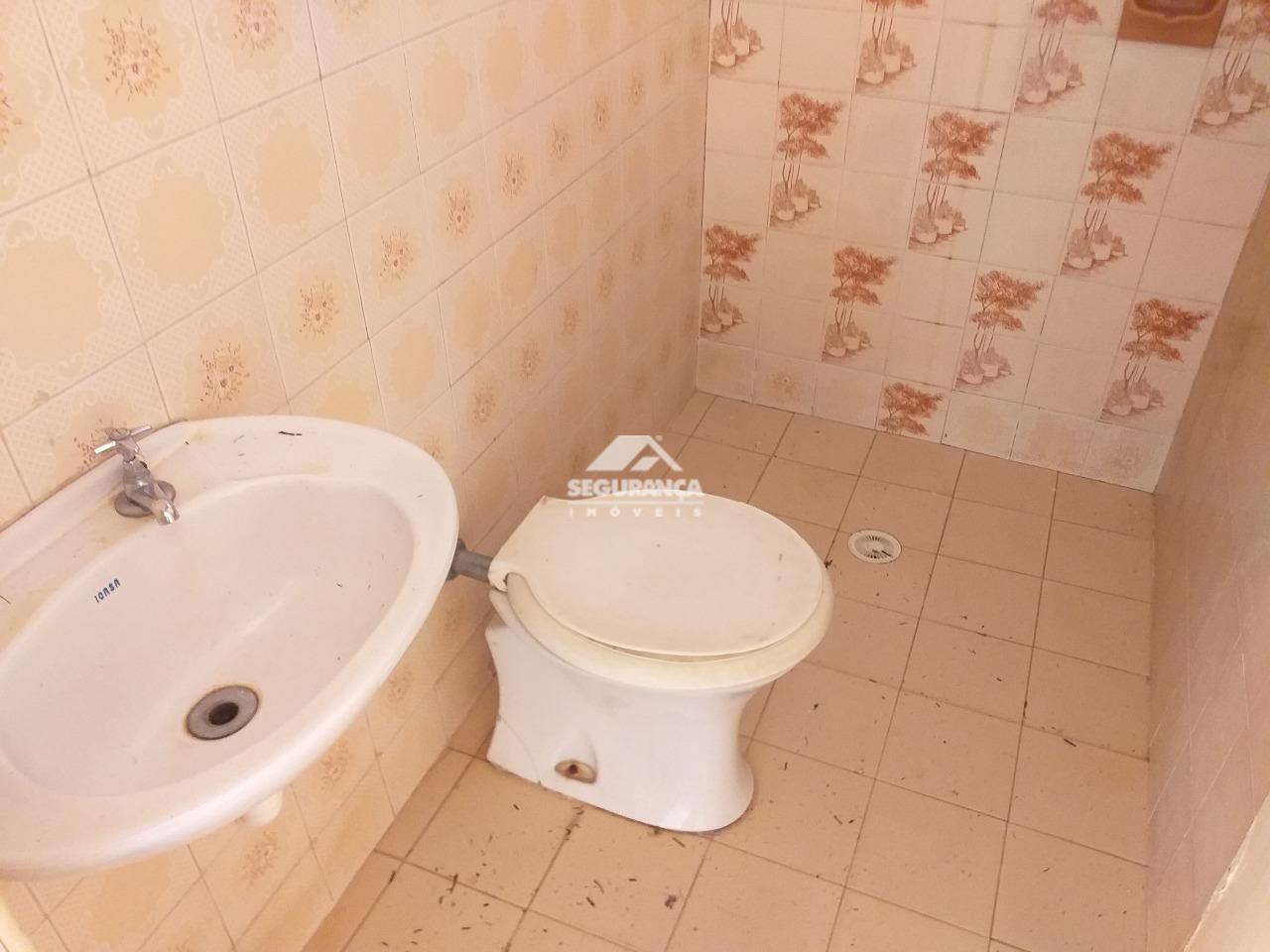 Casa à venda no ESPLANADINHA: BANHERIO SERVIÇO