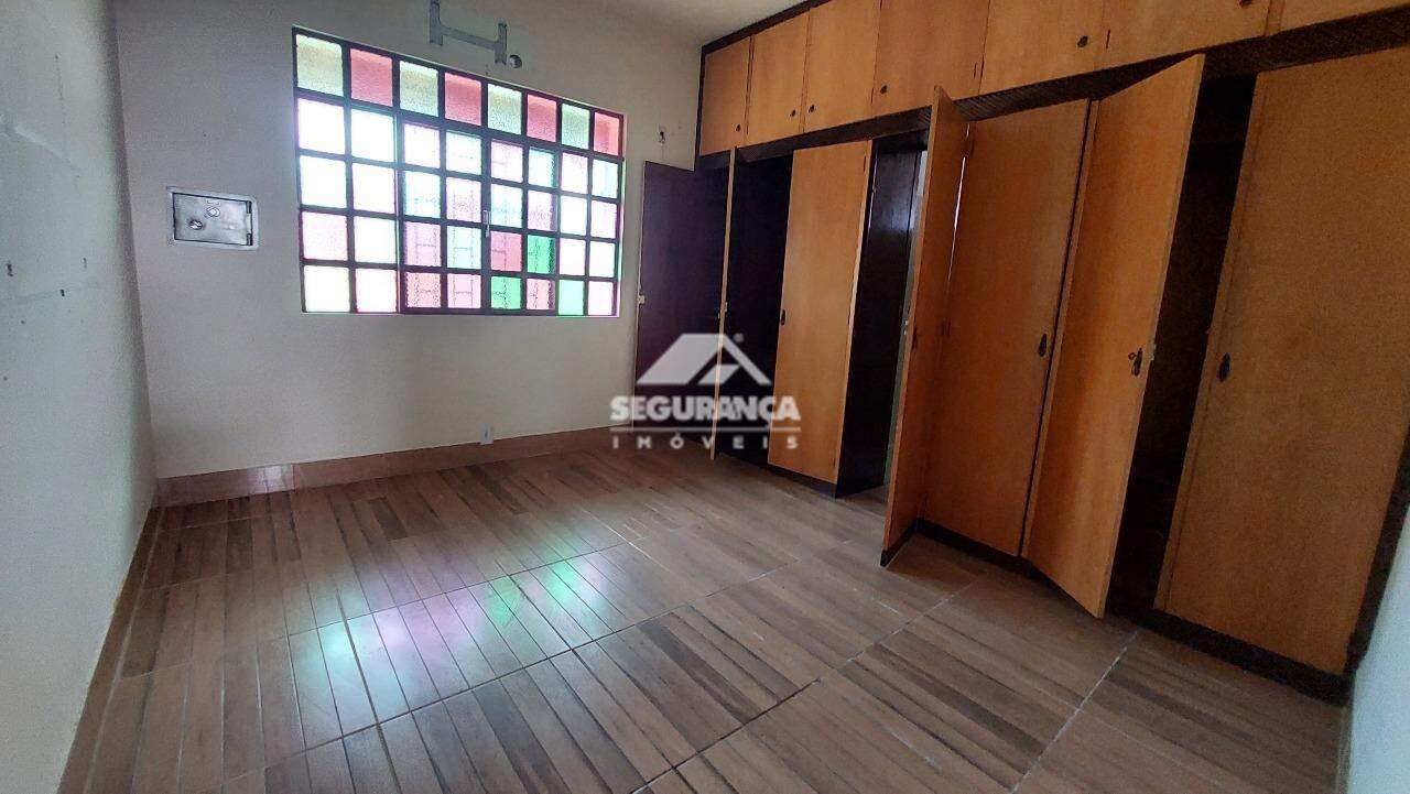 Casa comercial para aluguel no Centro: SUITE