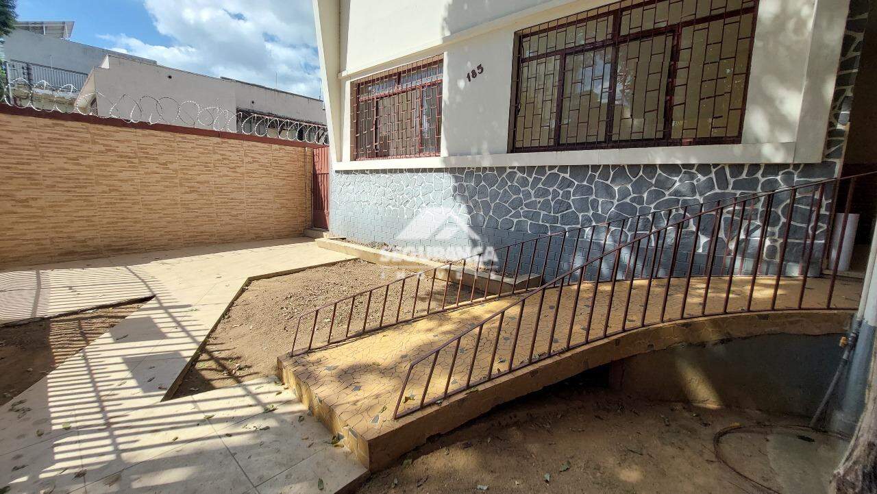 Casa comercial para aluguel no Centro: ENTRADA