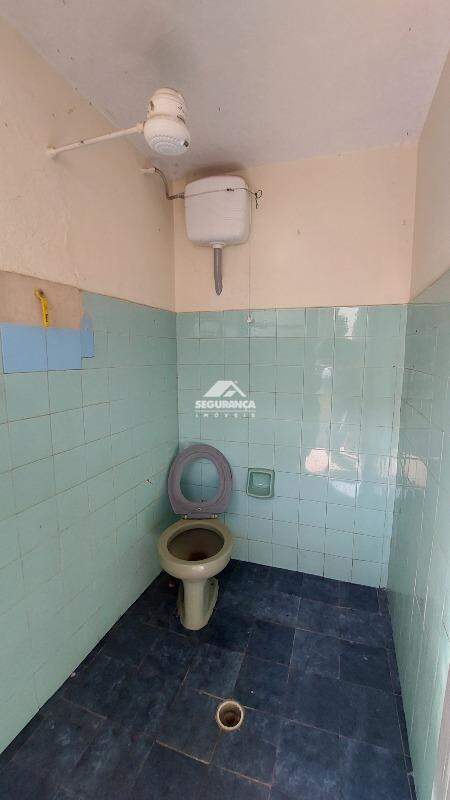 Casa comercial para aluguel no Centro: BANHEIRO DA ÁREA 