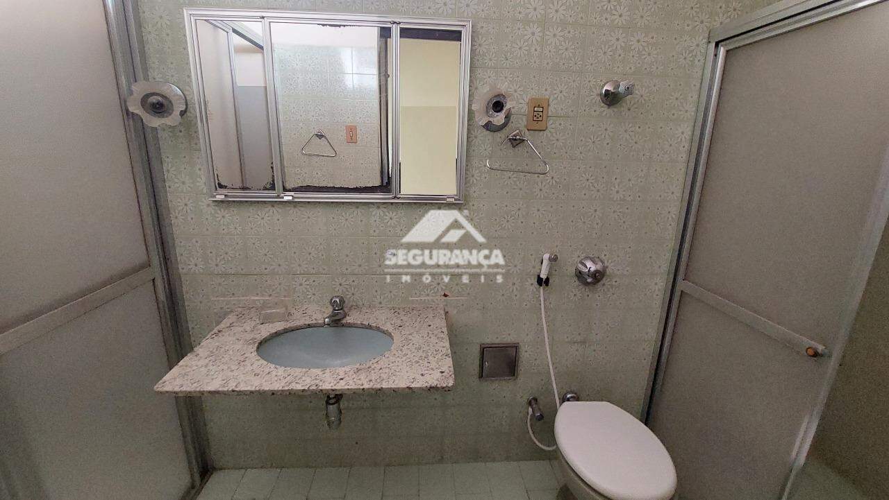 Casa comercial para aluguel no Centro: BANHEIRO SUITE