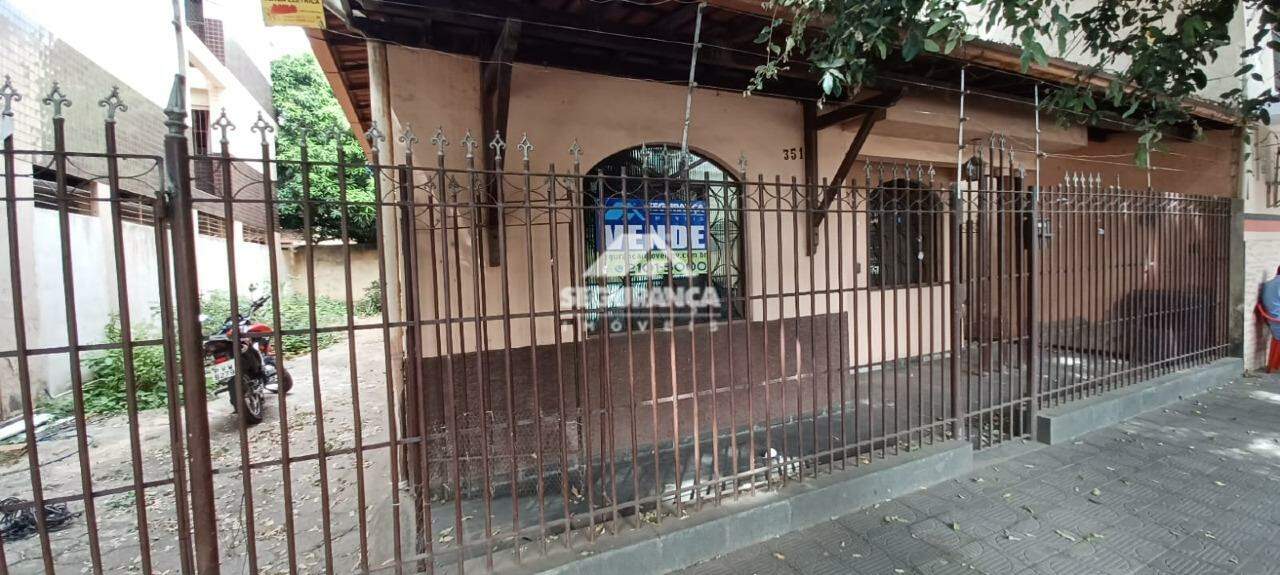 Casa à venda no Centro: 