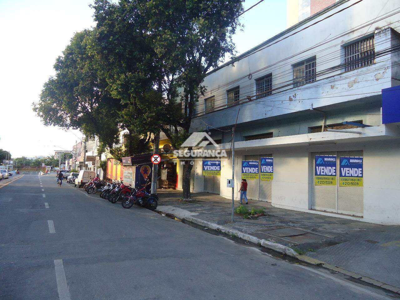 Prédio Comercial à venda no Centro: