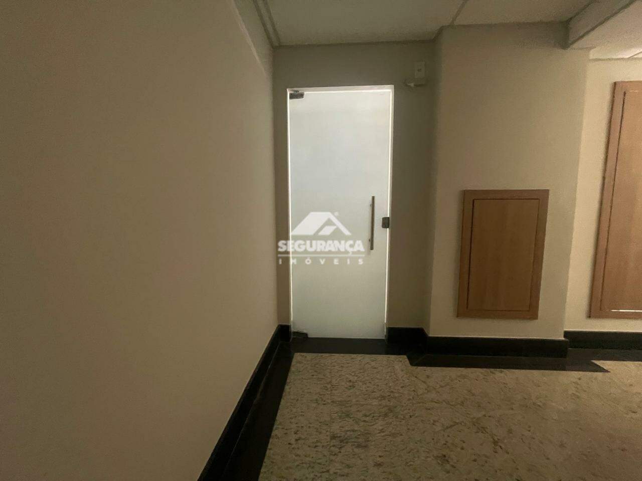 Sala à venda no Centro: 