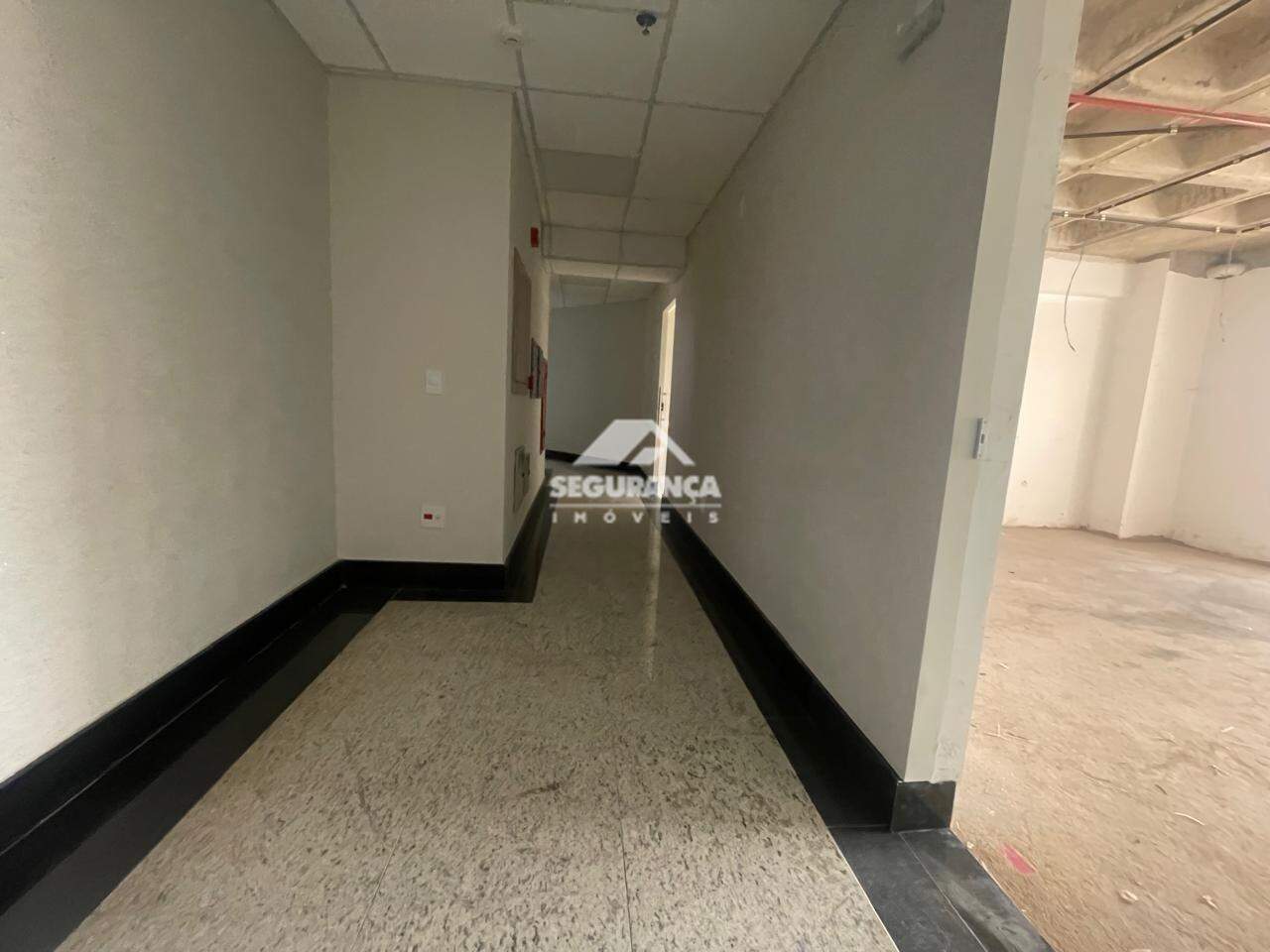 Sala à venda no Centro: 