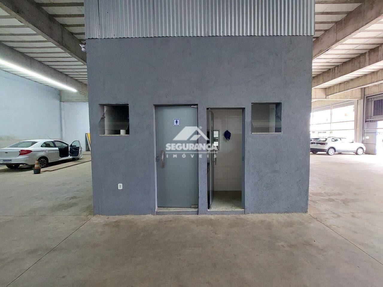 Galpão para aluguel no SANTA TEREZINHA: HALL PARA BANHEIROS
