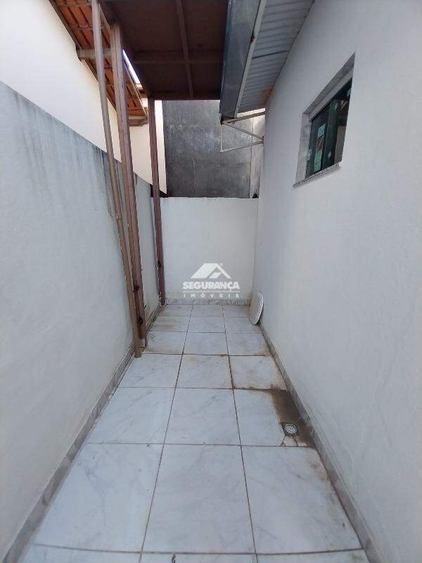Casa para aluguel no São Pedro: AREA LATERAL