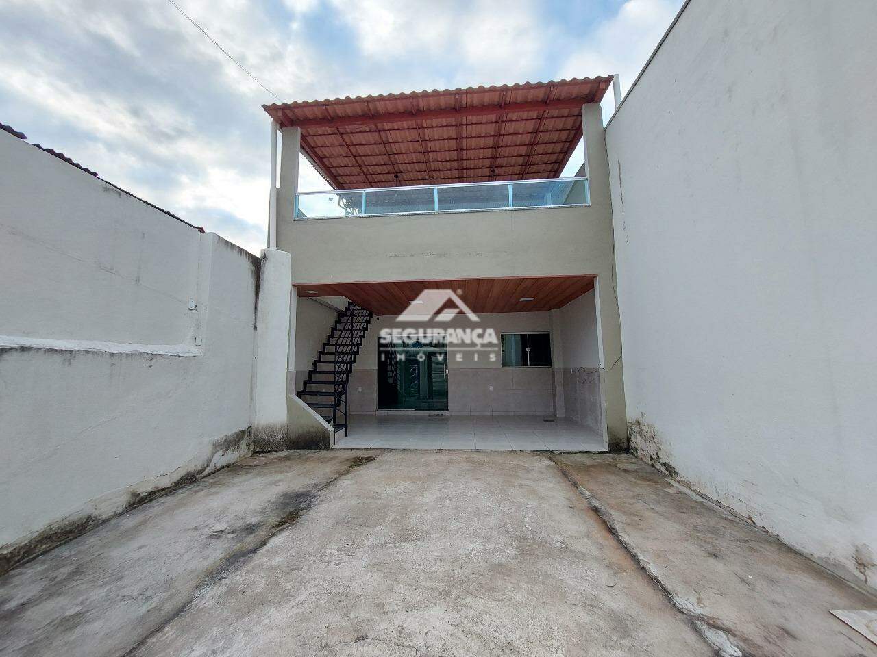 Casa para aluguel no São Pedro: GARAGEM / AREA FRONTAL