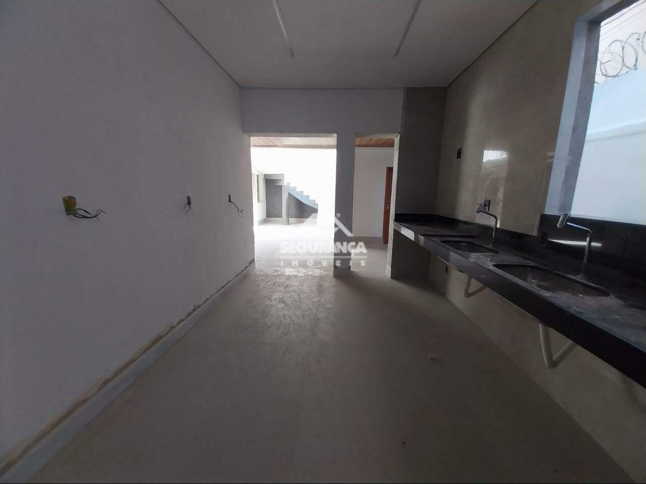 Casa comercial para aluguel no Centro: COZINHA