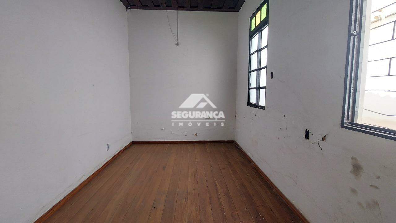 Casa comercial para aluguel no Centro: SUÍTE (1)