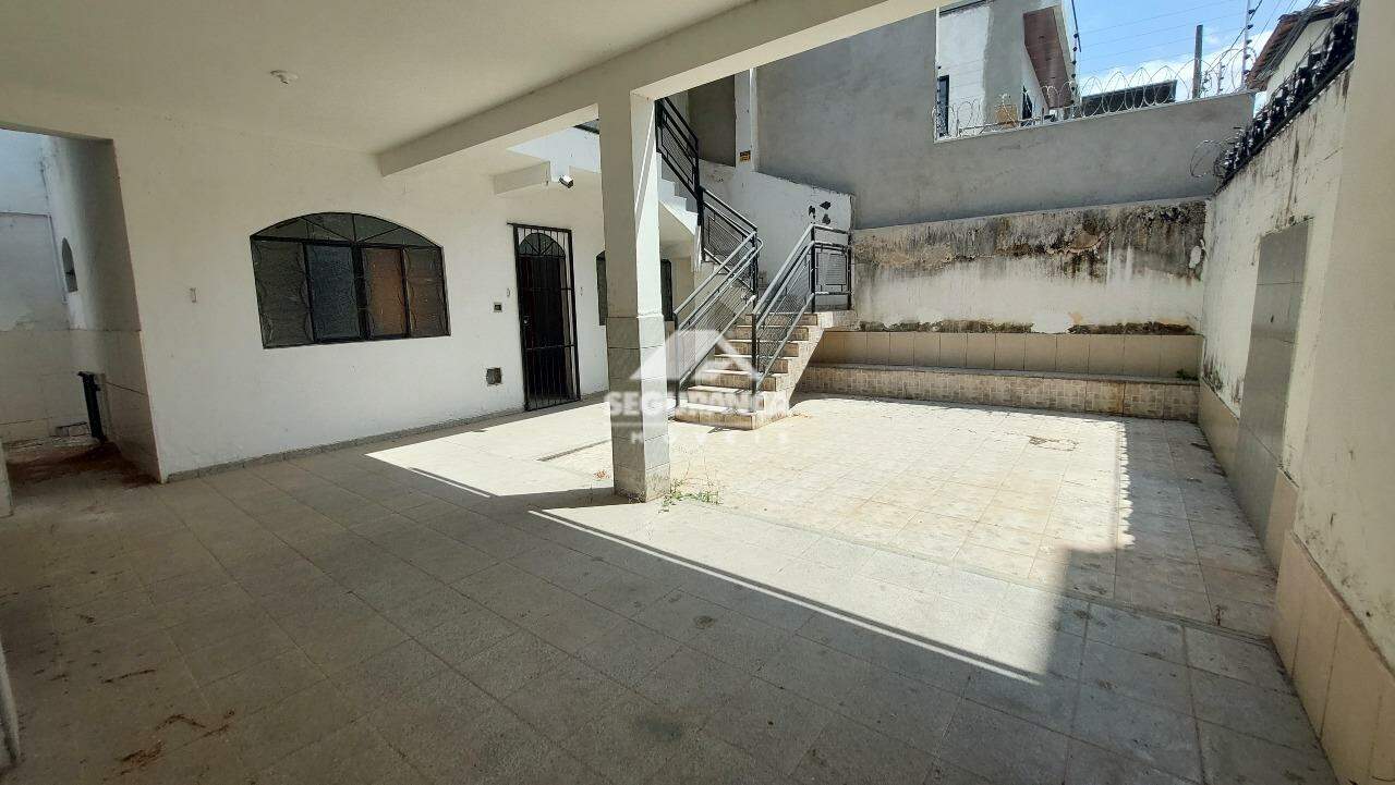 Casa comercial para aluguel no Centro: ÁREA LIVRE