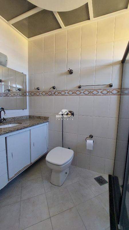 Casa para aluguel no Centro: BANHEIRO SUITE