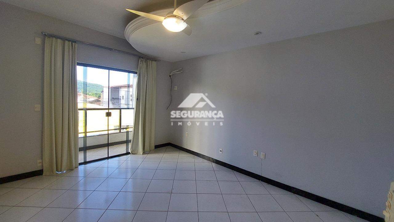 Casa para aluguel no Centro: SUITE