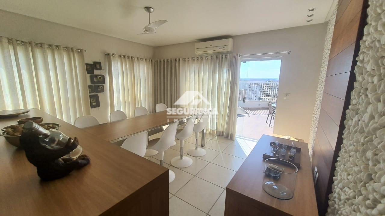 Apartamento cobertura à venda no Centro: 