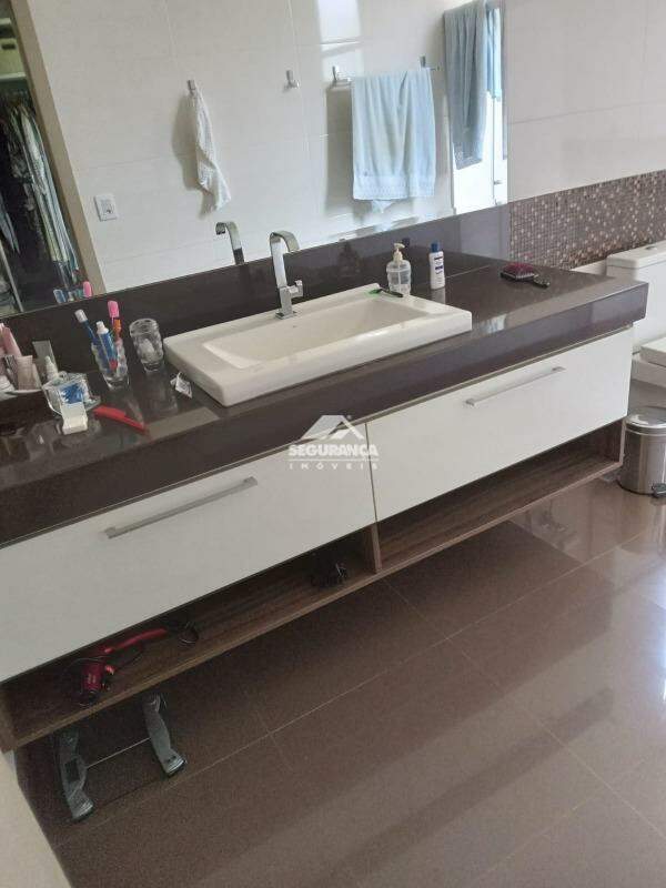 Casa à venda no RETIRO DOS LAGOS: