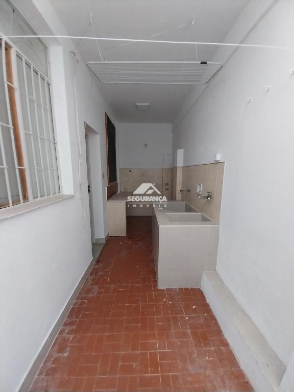 Casa à venda no Centro: ÁREA DE SERVIÇO