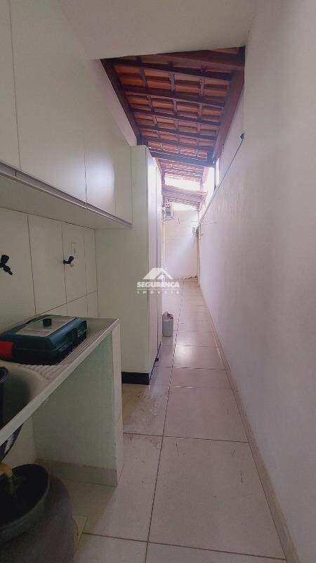 Casa para aluguel no Castanheiras: ÁREA DE SERVIÇO