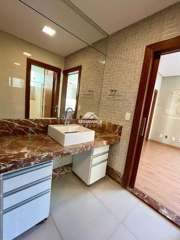 Casa à venda no BELVEDERE: BANHO SEMI SUÍTE